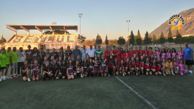 Akhisargücü Kadın Futbolda İlk Kupasını Aldı