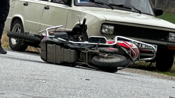 Otomobil ile elektrikli bisiklet çarpıştı 1 kişi yaralandı