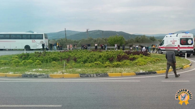 Soma yolcularını taşıyan otobüs kaza yaptı
