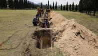 Somada Ölen İşçiler Mezarlar Kazılıyor