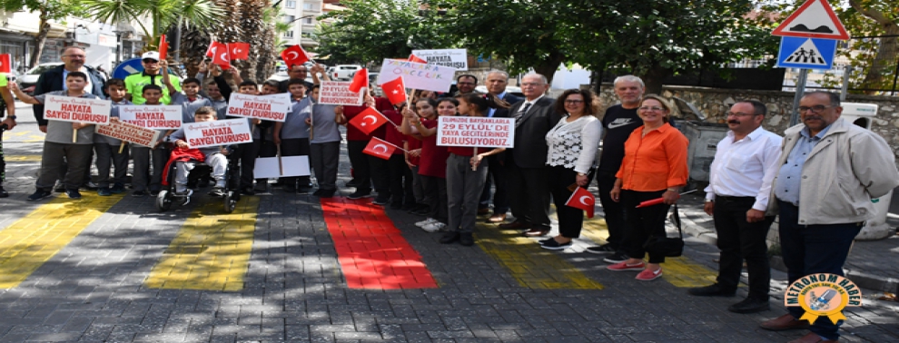 Öğrenciler yaya geçitlerini "Hayata saygı duruşu" sloganıyla kırmızıya boyadı Öğrenciler yaya geçitlerini "Hayata saygı duruşu" sloganıyla kırmızıya boyadı