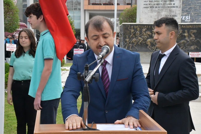 19 Mayıs 2022 Atatürkü anma Gençlik ve Spor Bayramı Çelenk Sunma Töreni
