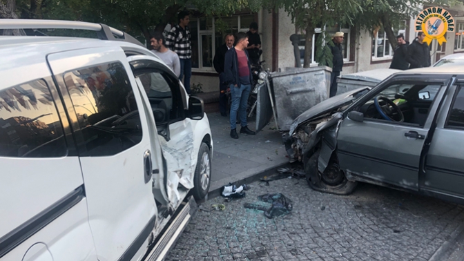 1. NAKLİYE CADDESİNDE KORKUTAN KAZA