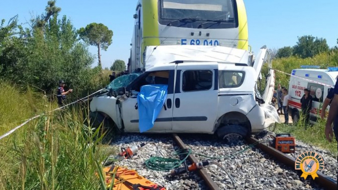 26 Yaşındaki Sürücü Tren Kazasında Hayatını Kaybetti