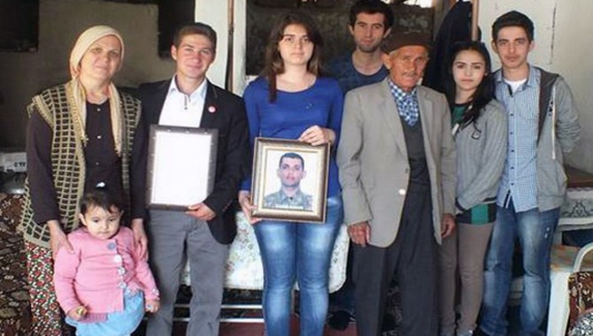 ADD Gençlik Kolları Şehit Annesinin Anneler Gününü Kutladı