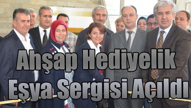 Ahşap Hediyelik Eşya Sergisi Açıldı