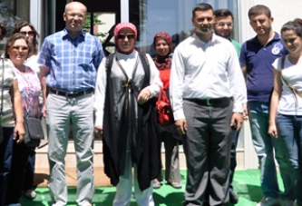AK Kadınlar, Huzurevindeki Babaların Gününü Kutladı