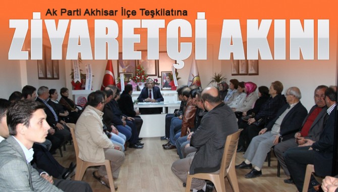 AK Parti İlçe Teşkilatına Ziyaretçi Akını
