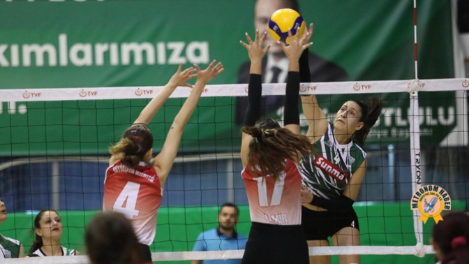 Akhisar Belediye Kadınlar Voleybol İzmir BŞB’yi kolay geçti