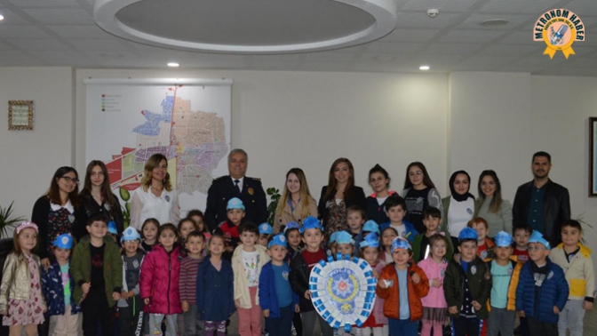 Akhisar Belediyesi Kreşindeki Minikler Polis Amcalarını Ziyaret Etti