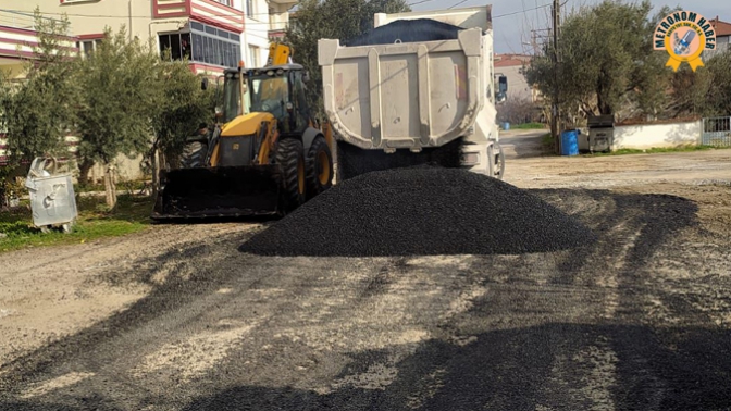 Akhisar Belediyesi Yeni Yılda İlk Asfalt Çalışmasına Başladı