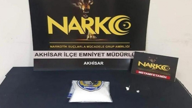 Akhisar’da araçta uyuşturucuyla yakalanan 4 kişi tutuklandı