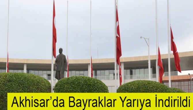 Akhisar’da Bayraklar Yarıya İndirildi