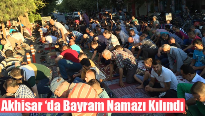 Akhisar ‘da Bayram Namazı Kılındı
