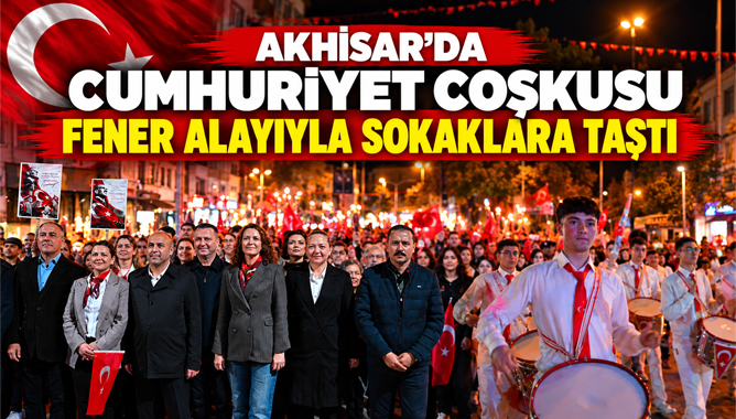 Akhisar’da Cumhuriyet Coşkusu Fener Alayıyla Sokaklara Taştı