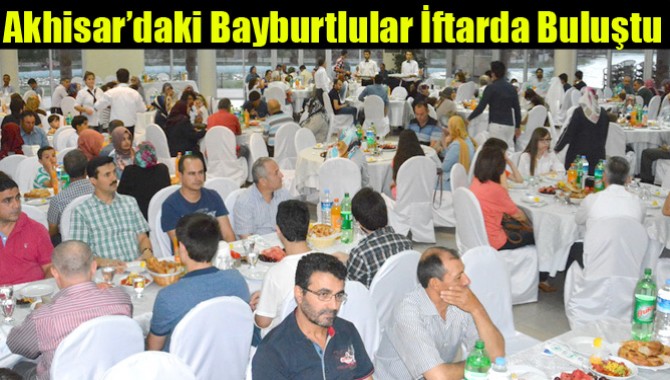 Akhisar’daki Bayburtlular İftarda Buluştu