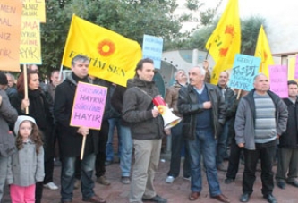 Akhisar Demokrasi Platformu; Öğretmen Ayyıldız’a Sahip Çıktı