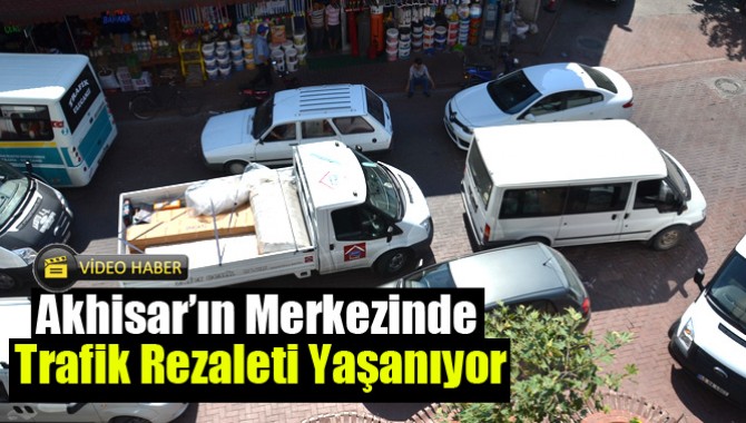 Akhisar’ın Merkezinde Trafik Rezaleti Yaşanıyor