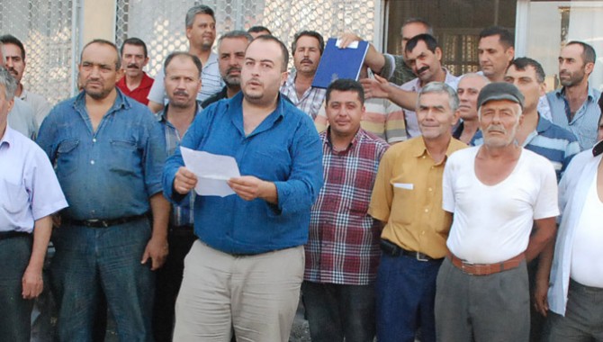 Akhisar’lı Pazarcılar Dertli; “Pazar Yerleri Temizlenmiyor. Kaçak Satışlara Göz Yumuluyor”