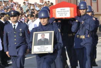 Akhisar Şehidini Uğurladı