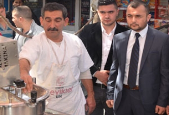 Akhisar Ülkü Ocakları Şehitler için Lokma Döktürdü