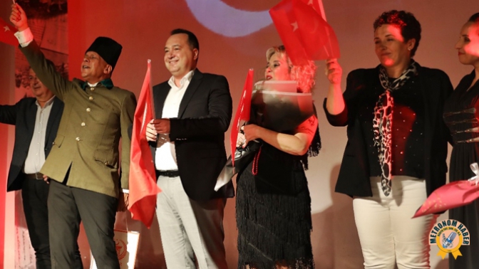 Akhisarda “Esaretten Özgürlüğe” Tiyatro Oyunu Büyük Beğeni Topladı