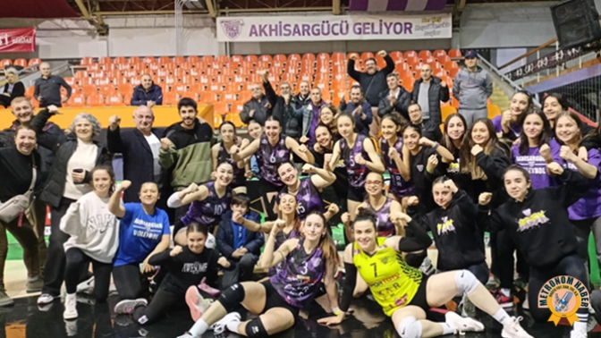 Akhisargücü Kadın Voleybol Takımından Muhteşem Geri Dönüş