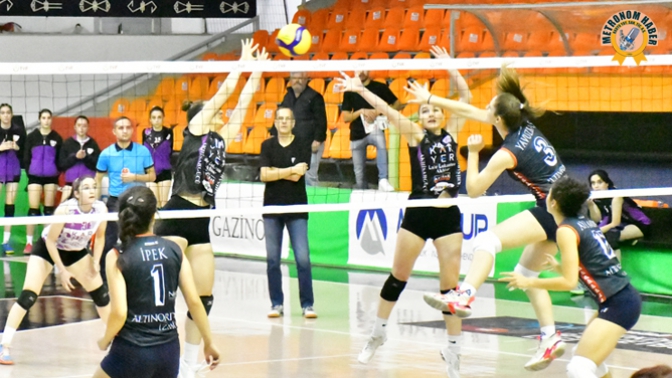 AKHİSARGÜCÜ VOLEYBOL TAKIMI EVİNDE MAĞLUP