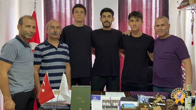 Akhisargücü Voleybol Takımı Genç Antrenör Serhat Yılmaza Emanet