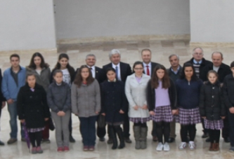 Akhisarlı Dev Öğrenciler Amfi Tiyatro Açtı