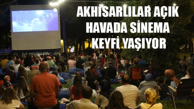 Akhisarlılar Açık Havada Sinema Keyfi Yaşıyor