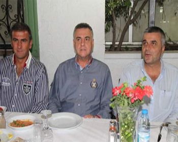 Akhisarspor’un 2011–2012 Sezonu Göğüs Reklâmı Köfteci Ramiz Oldu