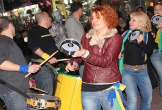 Alışveriş Festivalinde Samba Karnavalı