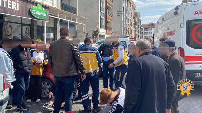 Atatürk Mahallesi Dört Yol Kavşağında Kaza! 2 Yaralı