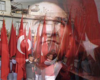 Atatürk’ü Törenle Andık