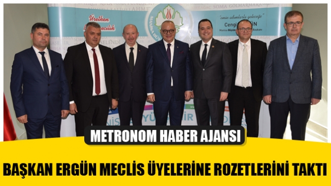 Başkan Ergün Meclis Üyelerine Rozetlerini Taktı