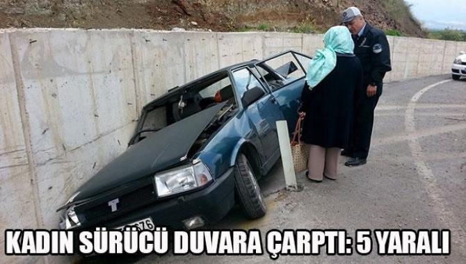 Bayan Sürücü Duvara Çarptı: 5 Yaralı