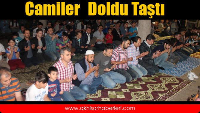 Berat Kandilinde Camiler Doldu Taştı