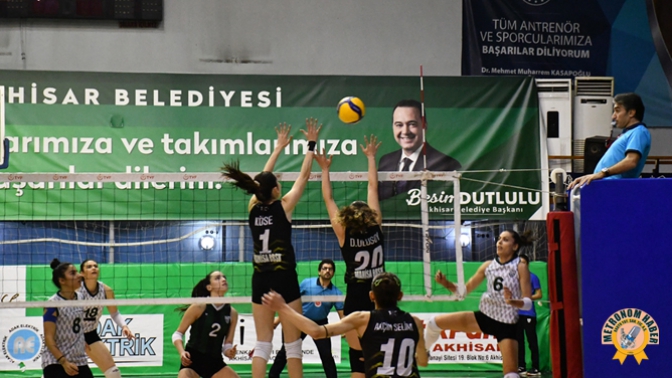 Çekişmeli Voleybol Maçının Kazananı Manisa Büyükşehir Oldu