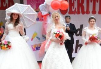 Ceritler Düğüncü Mağazaları Sokak Defilesi
