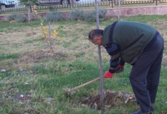 CEZALARINI BAHÇE BAKIMI YAPARAK ÇEKİYORLAR