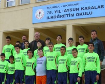 Dayıoğlu Kasabından 75.Yıl Aysun Karalar İlköğretim Okuluna Forma Desteği