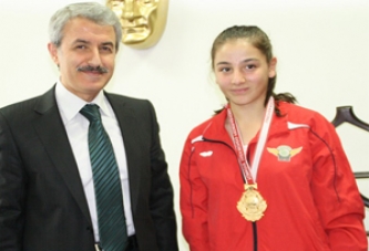 Ege Bölgesinin Gururu Olcay’a Kaymakam’dan Tebrik