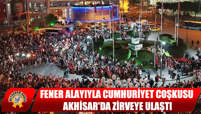Fener Alayıyla Cumhuriyet Coşkusu Akhisarda Zirveye Ulaştı