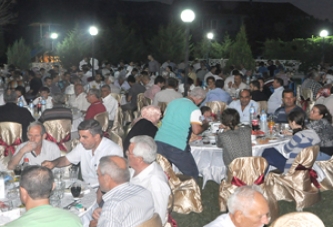 Hayırsever İş Adamından İftar Yemeği