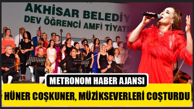 Hüner Coşkuner, Akhisarlılara unutulmaz gece yaşattı