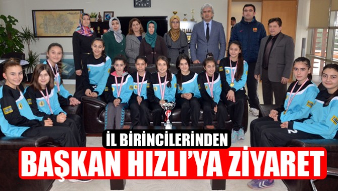 İl Birincisi Kızlardan, Belediye Başkanı Salih Hızlı’ya Ziyaret