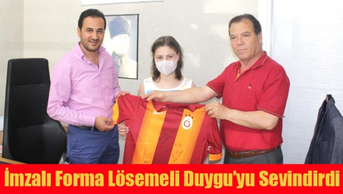 İmzalı Forma Lösemeli Duygu’yu Sevindirdi