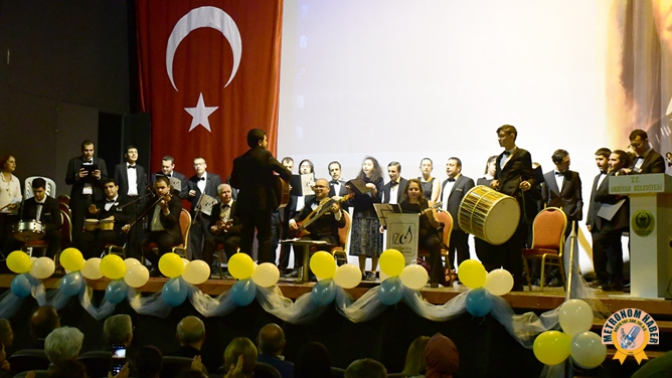 İZOT İzmir Otizm Korosu ve Orkestrası, Akhisarda Büyüleyici Bir Konser Verdi