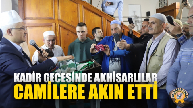 Kadir Gecesinde Akhisarlılar Camilere Akın Etti